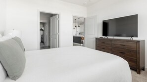 Desk, iron/ironing board, WiFi, bed sheets - Landing | Stylish 1BD, Clubhouse, Gym (Austin)