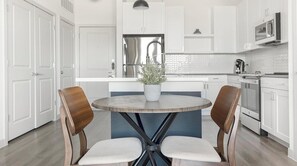 Dining - Landing | Stylish 1BD, Clubhouse, Gym (Austin)