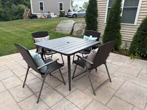 Outdoor dining - Luxury suite in Bellingham, MA (Bellingham)