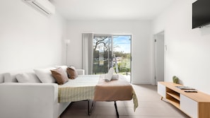 Iron/ironing board, free WiFi, bed sheets - Callala Beach Modern 1 Bed Apartment (Callala Beach)