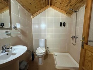 Classic Double Room Single Use, Garden View | Bathroom | Shower, soap, shampoo, toilet paper - DENGE HİDDEN GARDEN (Antalya)