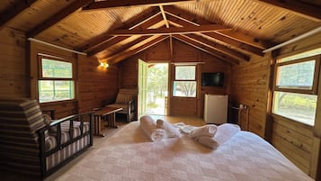 Standard-Doppelzimmer, 1 Queen-Bett, Nichtraucher, Gartenblick | Kostenlose Minibar, Schreibtisch, Bettwäsche