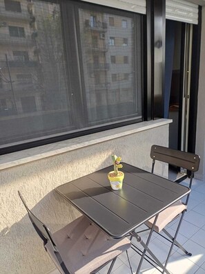 Outdoor dining - Apartment that still smells new,opening in April,20 minutes from the city center (Palermo)