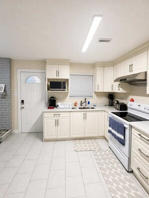 Cookware/dishes/utensils, dining tables - Quiet & Bright Basement Suite near Fraser Street (Vancouver)
