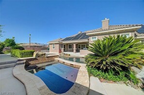 Pool - 8BR / 5BA Exquisite Villa - Beach-Entry Pool, Spa, Pickleball ★★★★★ (North Las Vegas)
