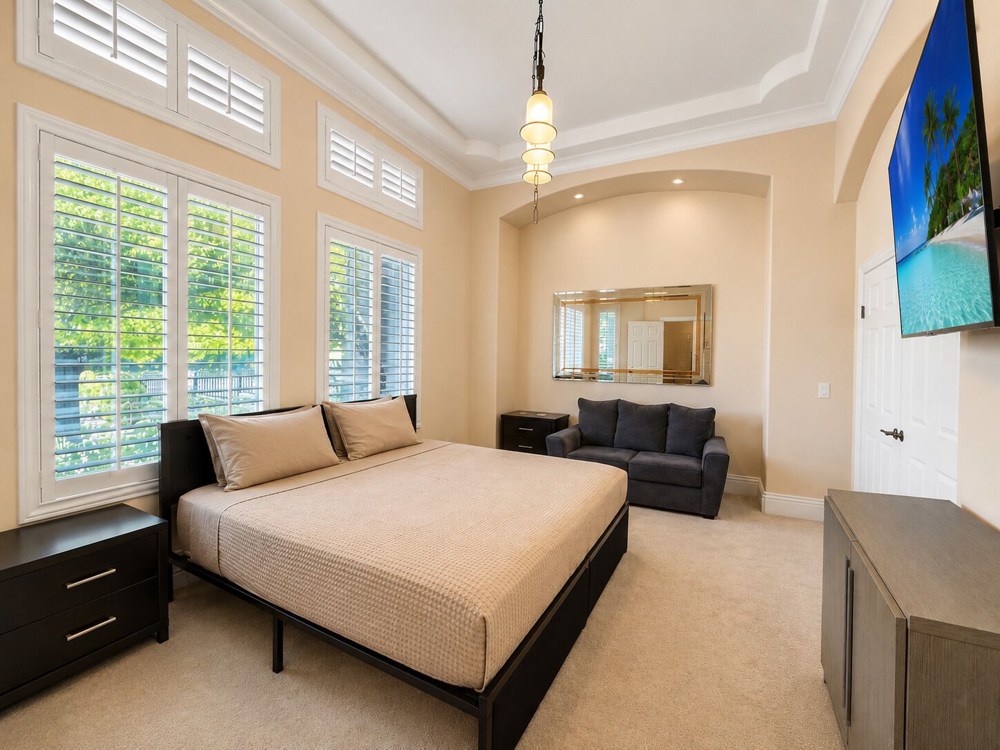 9 bedrooms, desk, iron/ironing board, travel crib