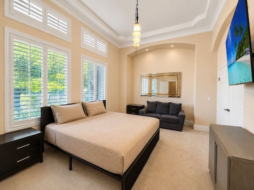 Exquisite 9BR/5BA Villa - Sports Court, Game Room, Movie Room, Pool, & Spa ★★★★★