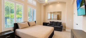 Exquisite 9BR/5BA Villa - Sports Court, Game Room, Movie Room, Pool, & Spa ★★★★★
