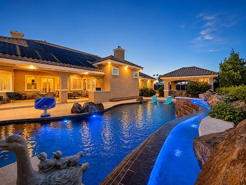 Exquisite 9BR/5BA Villa - Sports Court, Game Room, Movie Room, Pool, & Spa ★★★★★