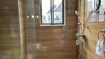 Standard Room, Non Smoking | Bathroom | Shower, hair dryer, towels, soap