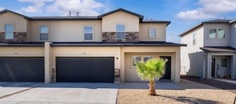 Stylish 4BR Escape Open Layout Smart TVs A