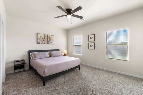 Stylish 4BR Escape  Open Layout  Smart TVs A