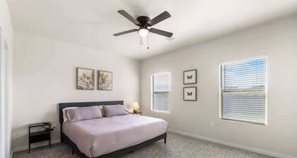 Stylish 4BR Escape Open Layout Smart TVs A