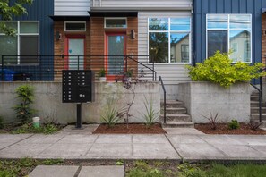 A residential building with a red door, a mailbox, and a concrete staircase. - FIFA World Cup 2026 - 2 Min Walk to Light Rail - Private Balcony - No Car Needed (Seattle)