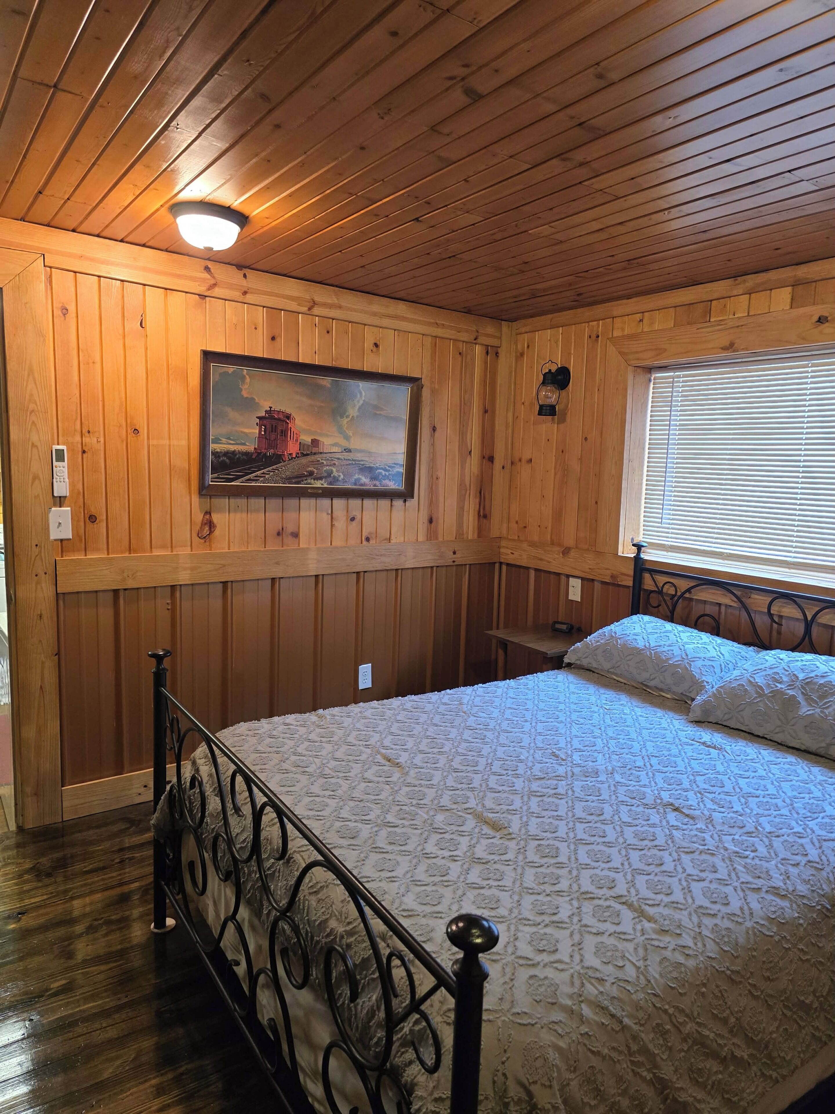Double Room, 1 Queen Bed, Non Smoking | Free WiFi