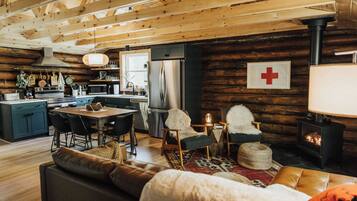 Smart TV, fireplace, books, stereo