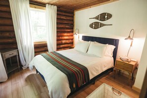 3 bedrooms, free WiFi, bed sheets - Secluded cabin • New saltwater hot tub • Stream (Naples)