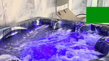 Indoor spa tub