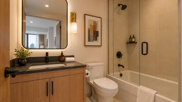 Apartamento | Baño | Artículos de higiene personal gratuitos, secador de pelo y toallas