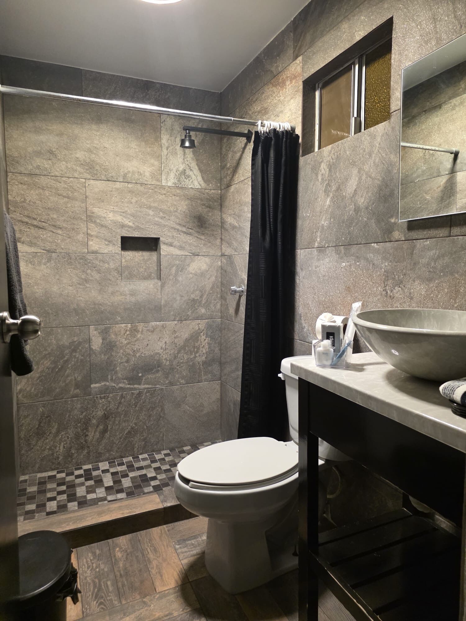 Suite | Kamar mandi | Handuk, sabun, sampo, dan tisu toilet
