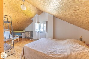 Room - Vrbo Property (SAINT NECTAIRE)