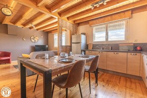 Dining - Vrbo Property (SAINT NECTAIRE)