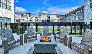 A patio area with outdoor seating and a fire pit. - Landing | Spectacular 1BD, Courtyard, Pool (Richmond)