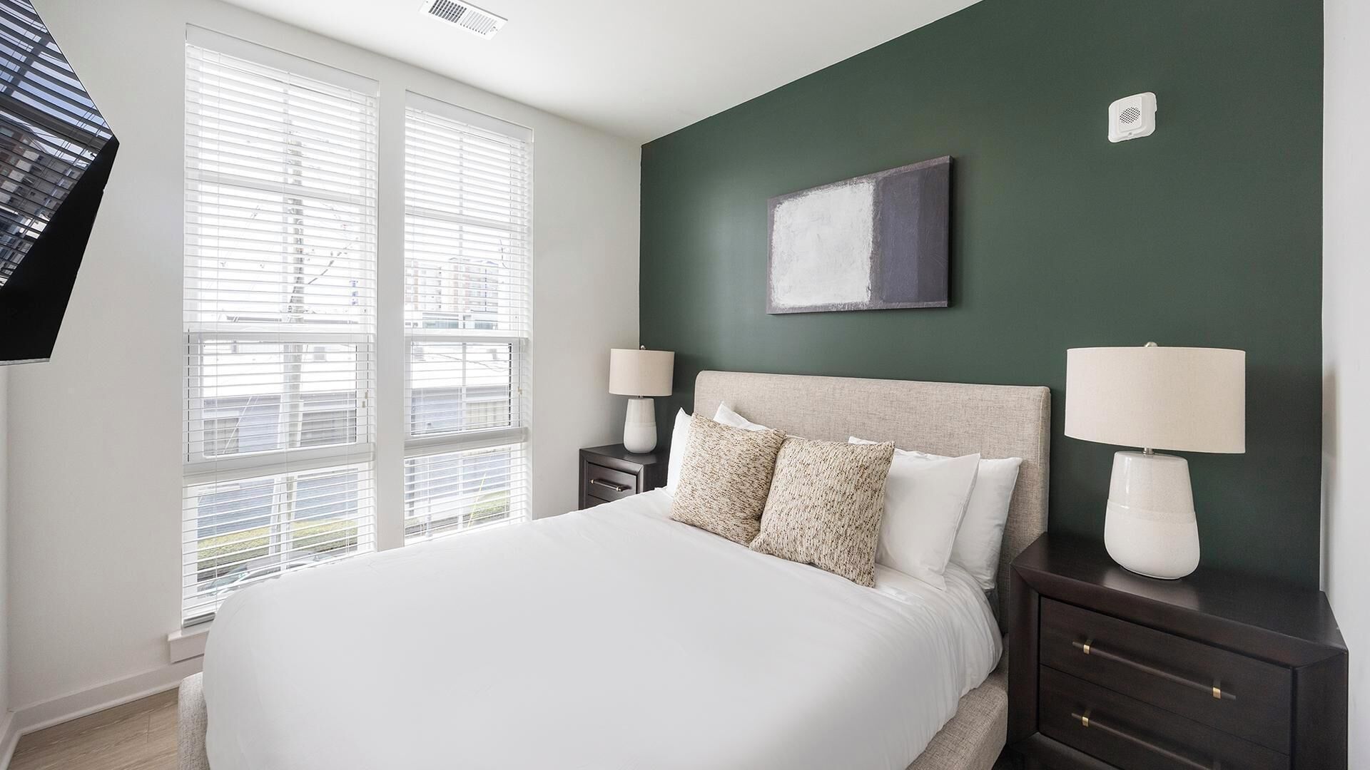 Desk, iron/ironing board, WiFi, bed sheets