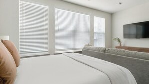 Desk, iron/ironing board, WiFi, bed sheets - Landing | Modern Studio, Clubhouse, Game Room (Katy)