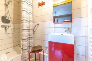 Bathroom - Vrbo Property (LE VERNET SAINTE MARGUERITE)