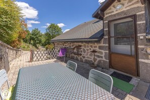 Outdoor dining - Vrbo Property (LE VERNET SAINTE MARGUERITE)