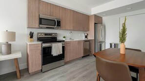 Kühlschrank, Esstisch