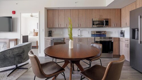 Landing | Stylish 2BD, Gym