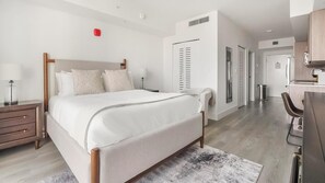 Desk, iron/ironing board, WiFi, bed sheets