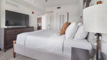 Desk, iron/ironing board, WiFi, bed sheets