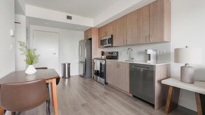 Kühlschrank, Esstisch