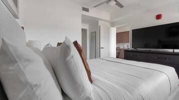 Desk, iron/ironing board, WiFi, bed sheets