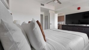 Desk, iron/ironing board, WiFi, bed sheets