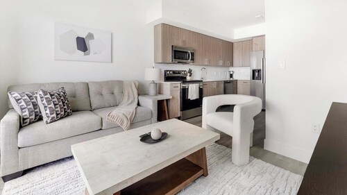 Landing | Spectacular 2BD, Gym