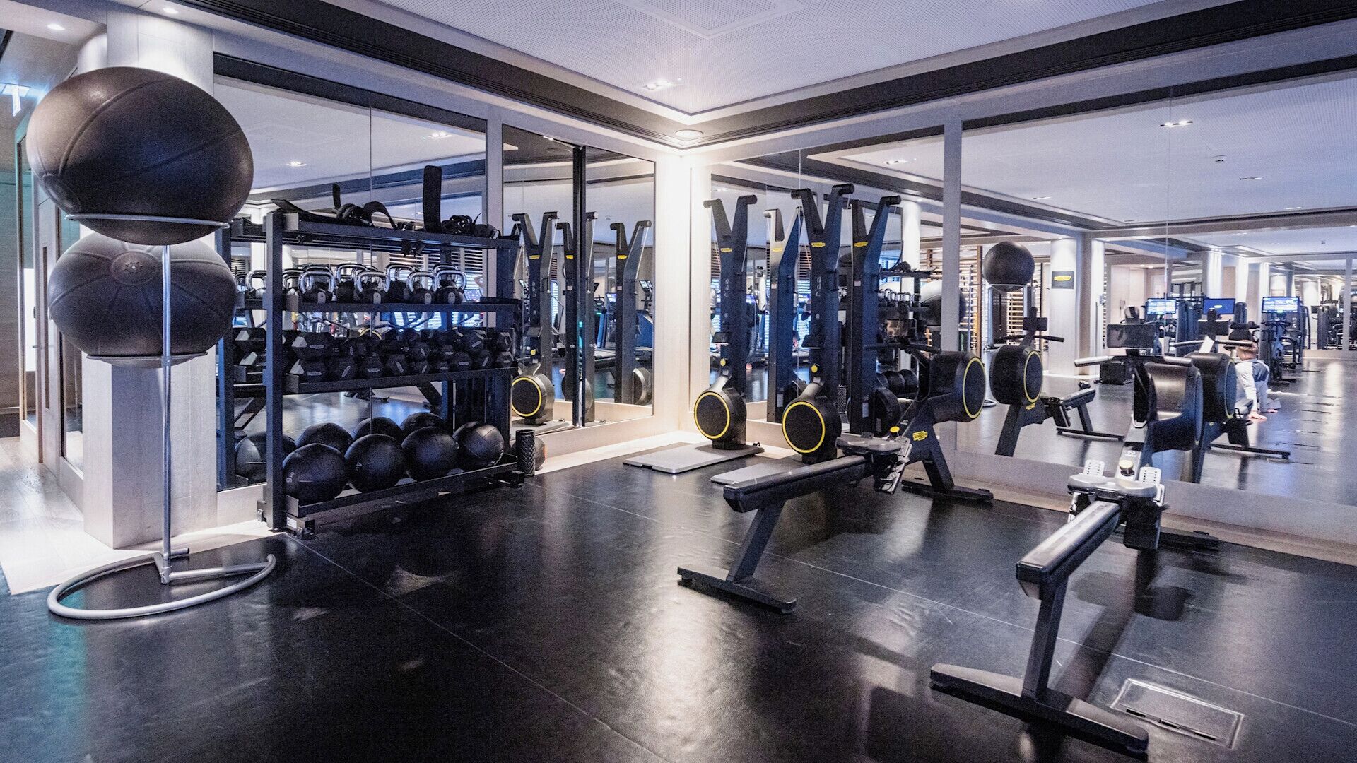 Estudio, balcón | Sala de fitness