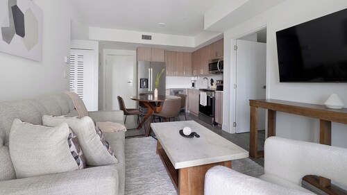 Landing | Beautiful 2BD, Gym