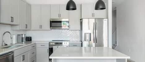 Refrigerador y comedor