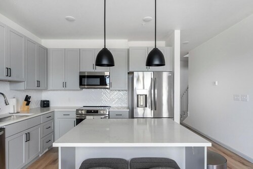 Landing | Incredible 3BD, Pool, Clubhouse