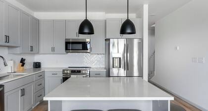 Landing | Incredible 3BD, Pool, Clubhouse