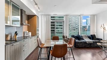 Apartemen Standar, 1 kamar tidur, Bebas Asap Rokok, dapur | Dapur pribadi | Lemari es besar, microwave, oven, dan kompor