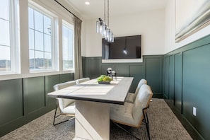 Dining - Landing | Beautiful 1BD, Clubhouse, Pool (Port Wentworth)