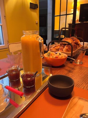 朝食