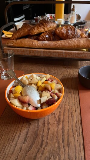 朝食