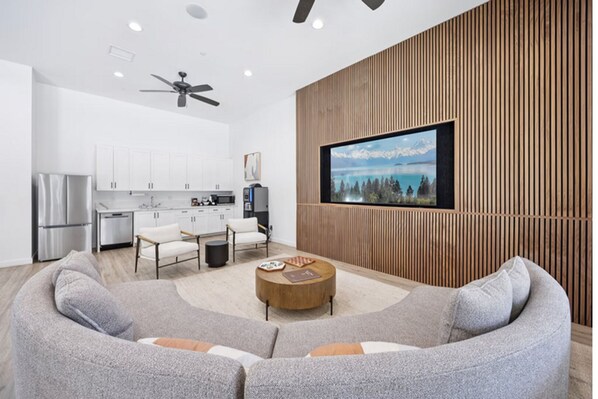 Smart TV - Landing | Amazing 1BD, Clubhouse, Gym (North Las Vegas)