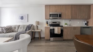 Fridge, dining table - Landing | Amazing 1BD, Gym (Hialeah)
